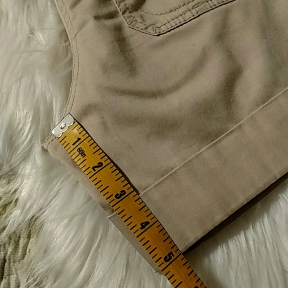 White House Black Market Casual Tan Safari Shorts With Cuff Gold Details Size 4 - Picture 4 of 7